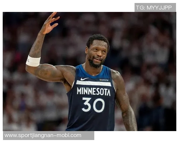 兰德尔表现出色13投7中砍下19分7篮板三分球命中率高达75